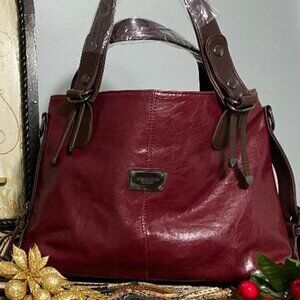 NEW BEAUTIFUL  LEATHER WINE/DK BROWN USA SHOULDER BAG NWT ZIPPER CLOSEURE